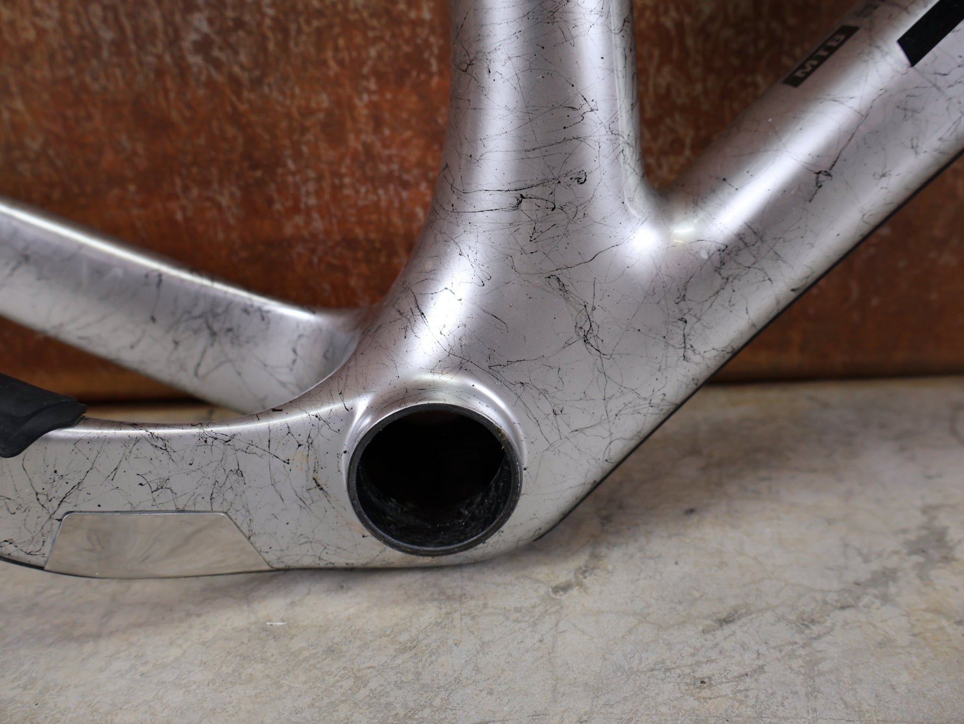 Mountainbikerahmen von Trek, TREK PROCALIBER C GEN 3 RAHMENSET / GRÖSSE S – TREK FACTORY RACING TEAM LACKIERUNG vor USEDBIKES - OB.DE Hintergrund