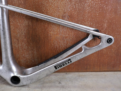 Mountainbikerahmen von Trek, TREK PROCALIBER C GEN 3 RAHMENSET / GRÖSSE S – TREK FACTORY RACING TEAM LACKIERUNG vor USEDBIKES - OB.DE Hintergrund