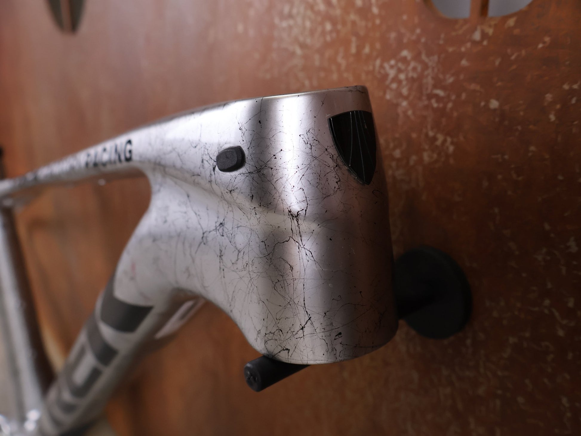 Mountainbikerahmen von Trek, TREK PROCALIBER C GEN 3 RAHMENSET / GRÖSSE S – TREK FACTORY RACING TEAM LACKIERUNG vor USEDBIKES - OB.DE Hintergrund