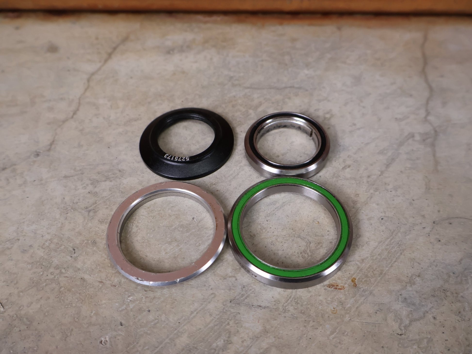 Mountainbikerahmen von Trek, TREK PROCALIBER C GEN 3 RAHMENSET / GRÖSSE S – TREK FACTORY RACING TEAM LACKIERUNG vor USEDBIKES - OB.DE Hintergrund