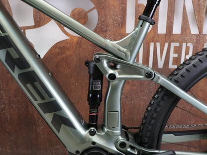 E - Mountainbike von Trek, TREK RAIL 7 DEORE/XT GEN 3 / LICHEN GREEN / L vor USEDBIKES - OB.DE Hintergrund