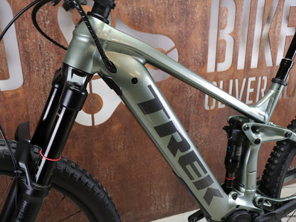 E - Mountainbike von Trek, TREK RAIL 7 DEORE/XT GEN 3 / LICHEN GREEN / L vor USEDBIKES - OB.DE Hintergrund