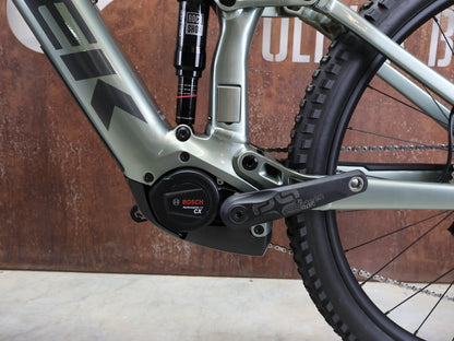 E - Mountainbike von Trek, TREK RAIL 7 DEORE/XT GEN 3 / LICHEN GREEN / L vor USEDBIKES - OB.DE Hintergrund