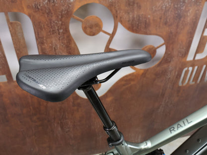 E - Mountainbike von Trek, TREK RAIL 7 DEORE/XT GEN 3 / LICHEN GREEN / L vor USEDBIKES - OB.DE Hintergrund