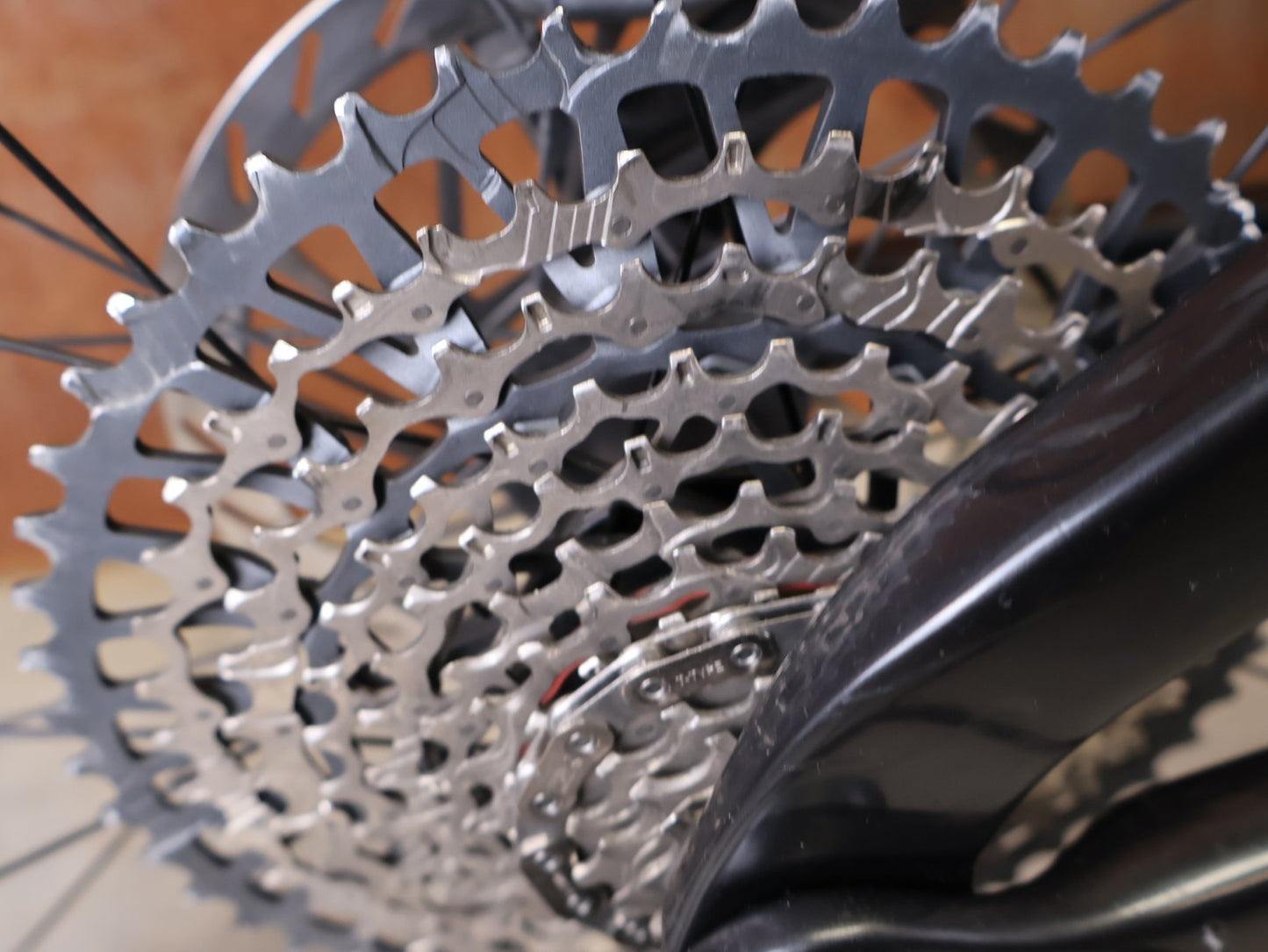 E - Mountainbike von Trek, TREK RAIL+ 9.8 GX AXS T - TYPE GEN 5 / PENNYFLAKE / L vor USEDBIKES - OB.DE Hintergrund