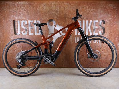 E - Mountainbike von Trek, TREK RAIL+ 9.8 GX AXS T - TYPE GEN 5 / PENNYFLAKE / L vor USEDBIKES - OB.DE Hintergrund