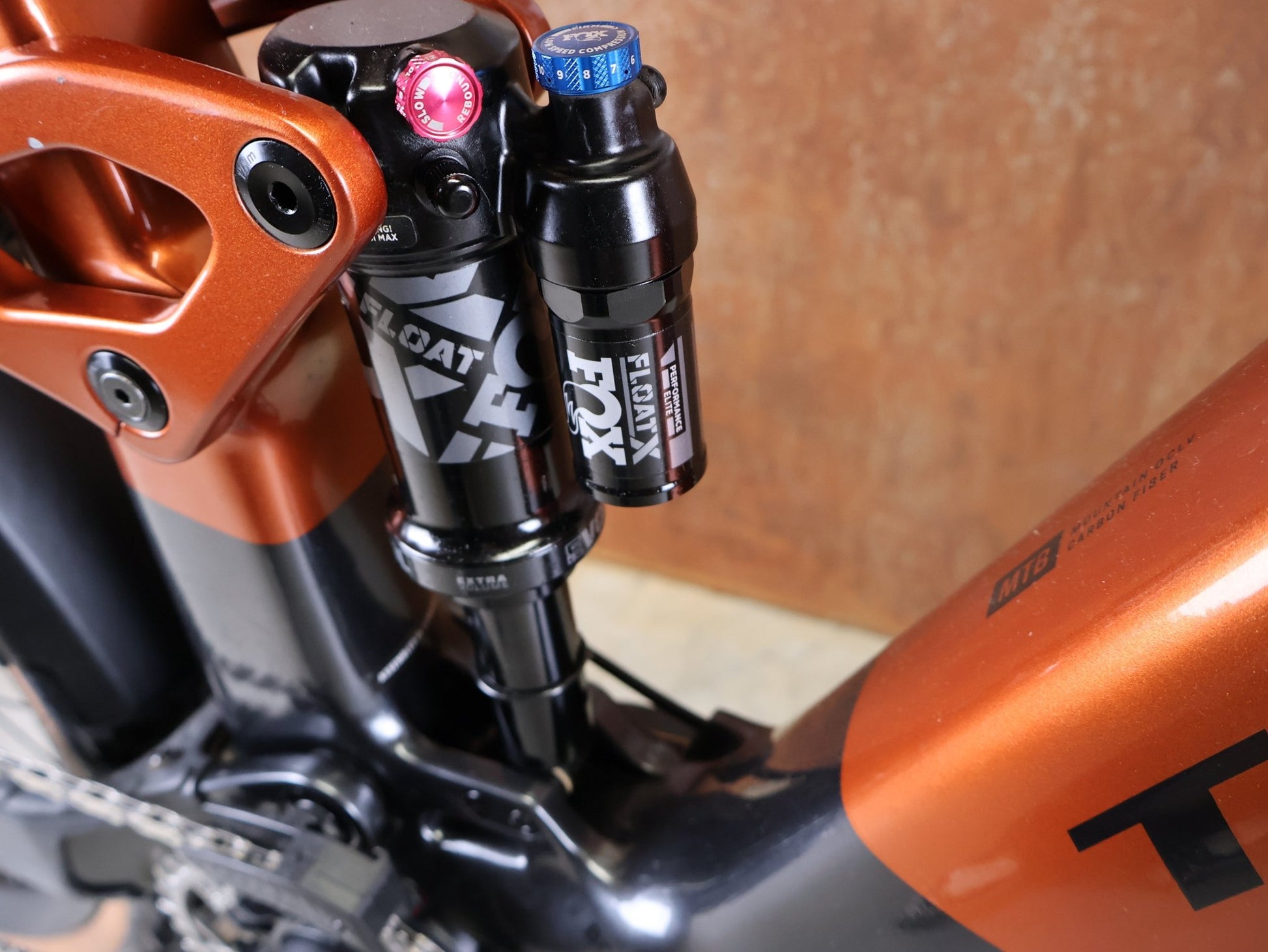 E - Mountainbike von Trek, TREK RAIL+ 9.8 GX AXS T - TYPE GEN 5 / PENNYFLAKE / L vor USEDBIKES - OB.DE Hintergrund