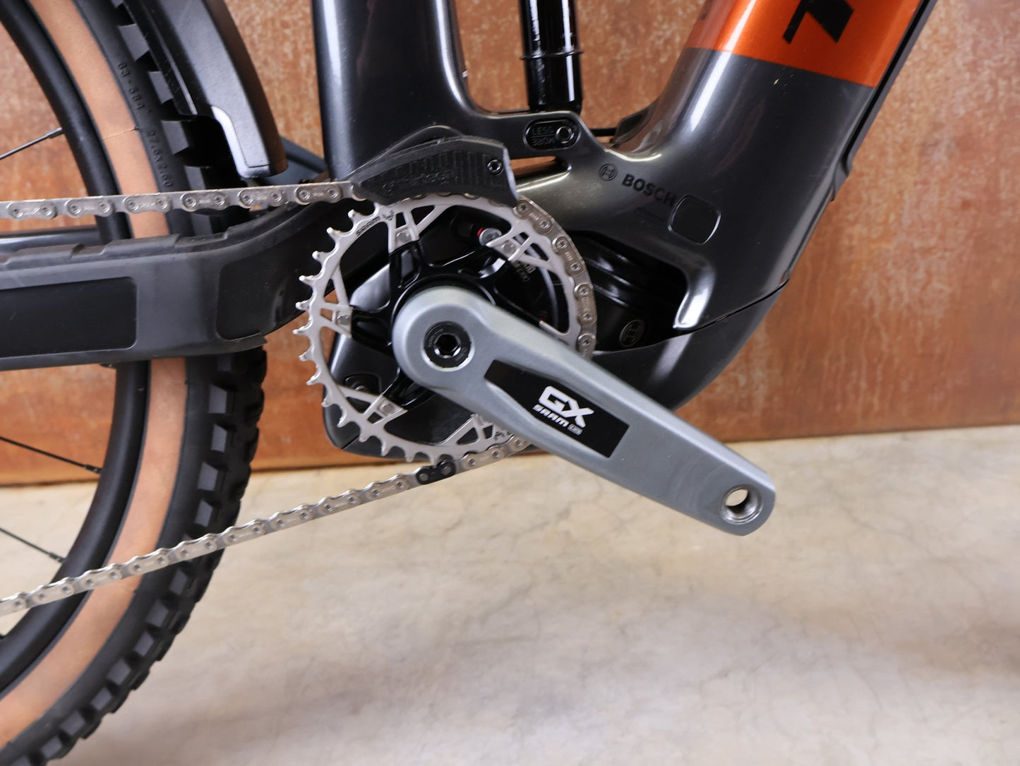 E - Mountainbike von Trek, TREK RAIL+ 9.8 GX AXS T - TYPE GEN 5 / PENNYFLAKE / S vor USEDBIKES - OB.DE Hintergrund