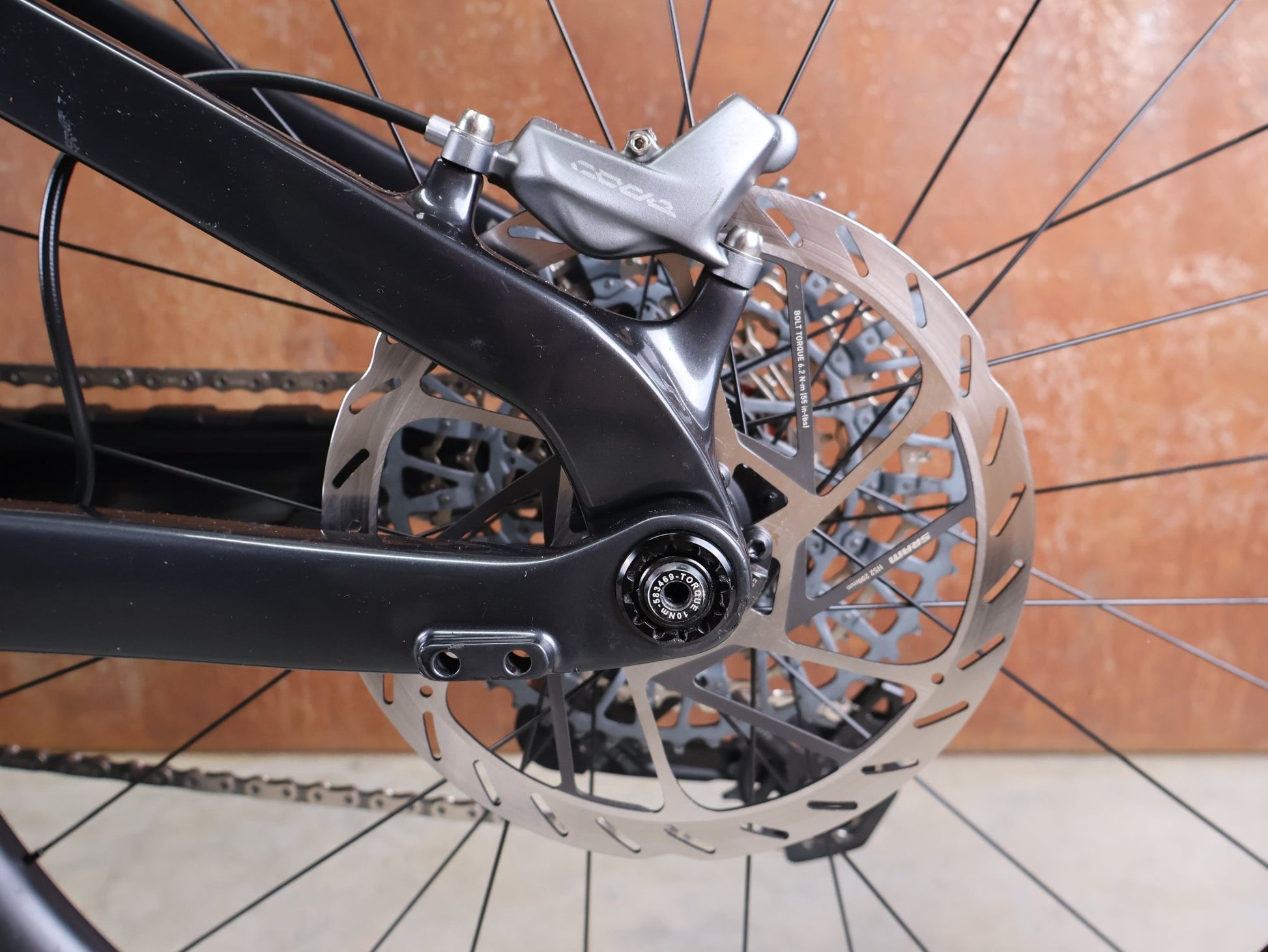 E - Mountainbike von Trek, TREK RAIL+ 9.8 GX AXS T - TYPE GEN 5 / PENNYFLAKE / XL vor USEDBIKES - OB.DE Hintergrund