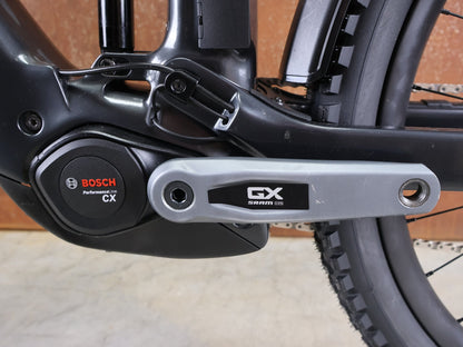 E - Mountainbike von Trek, TREK RAIL+ 9.8 GX AXS T - TYPE GEN 5 / PENNYFLAKE / XL vor USEDBIKES - OB.DE Hintergrund