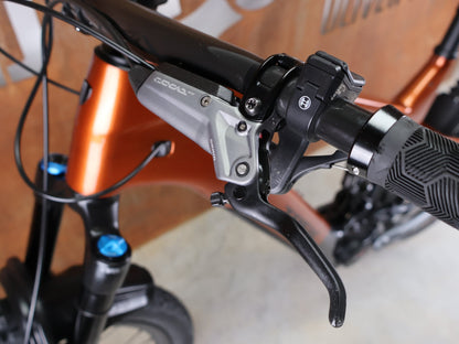 E - Mountainbike von Trek, TREK RAIL+ 9.8 GX AXS T - TYPE GEN 5 / PENNYFLAKE / XL vor USEDBIKES - OB.DE Hintergrund