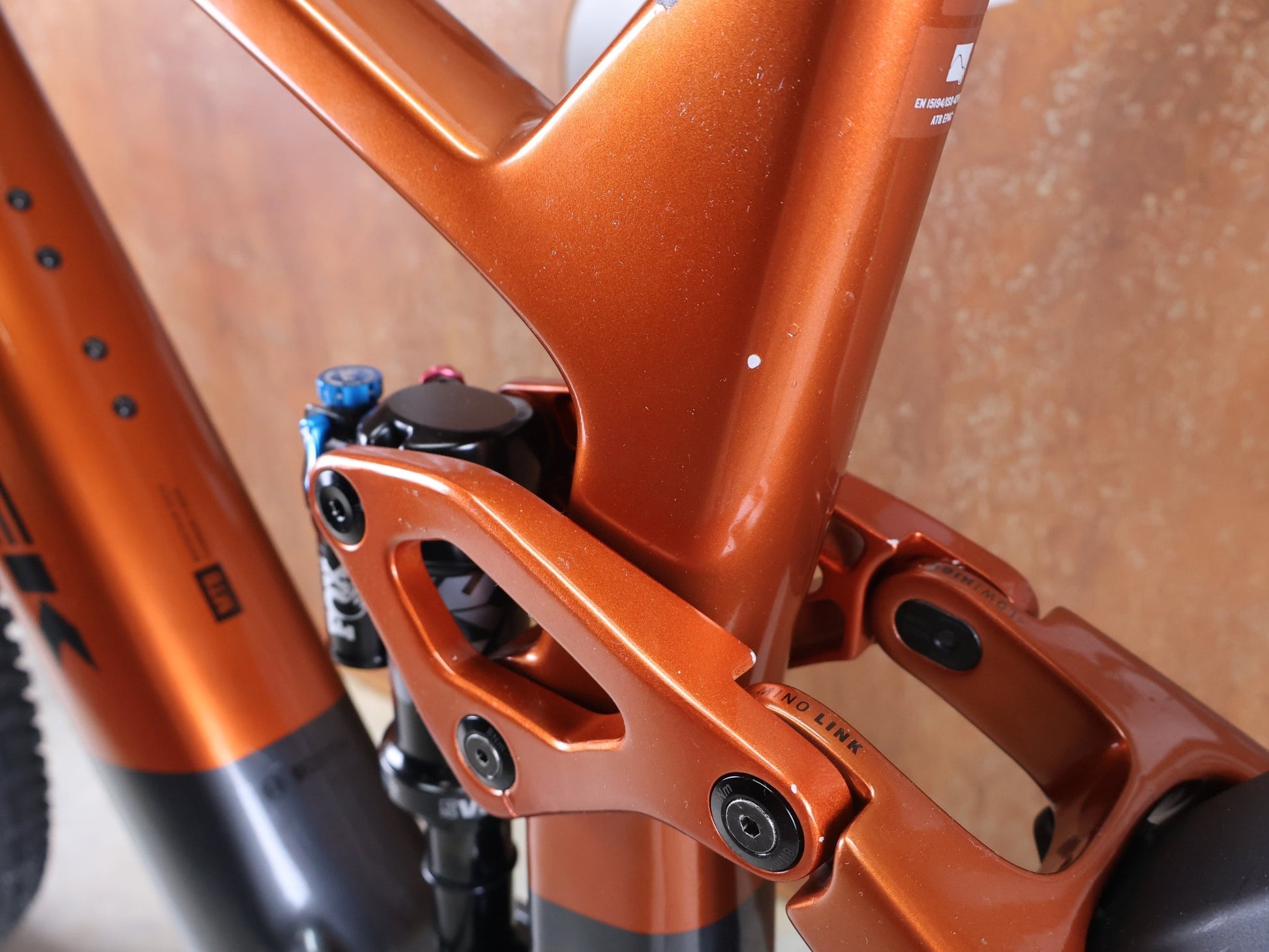 E - Mountainbike von Trek, TREK RAIL+ 9.8 GX AXS T - TYPE GEN 5 / PENNYFLAKE / XL vor USEDBIKES - OB.DE Hintergrund