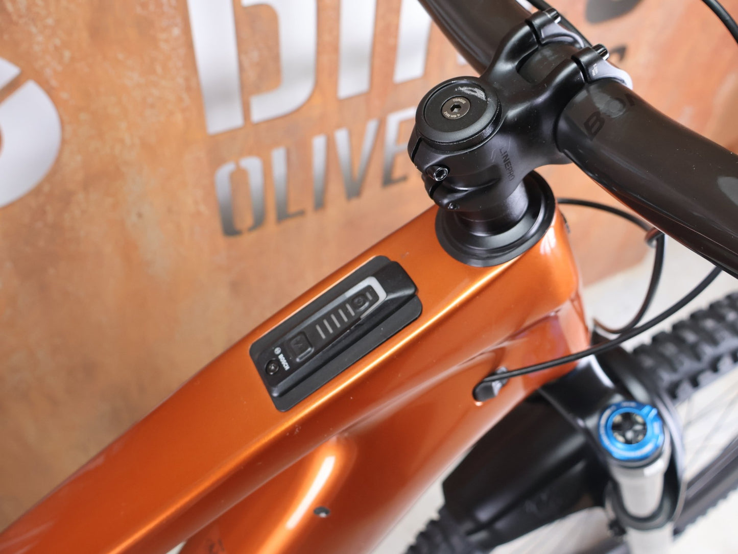 E - Mountainbike von Trek, TREK RAIL+ 9.8 GX AXS T - TYPE GEN 5 / PENNYFLAKE / XL vor USEDBIKES - OB.DE Hintergrund