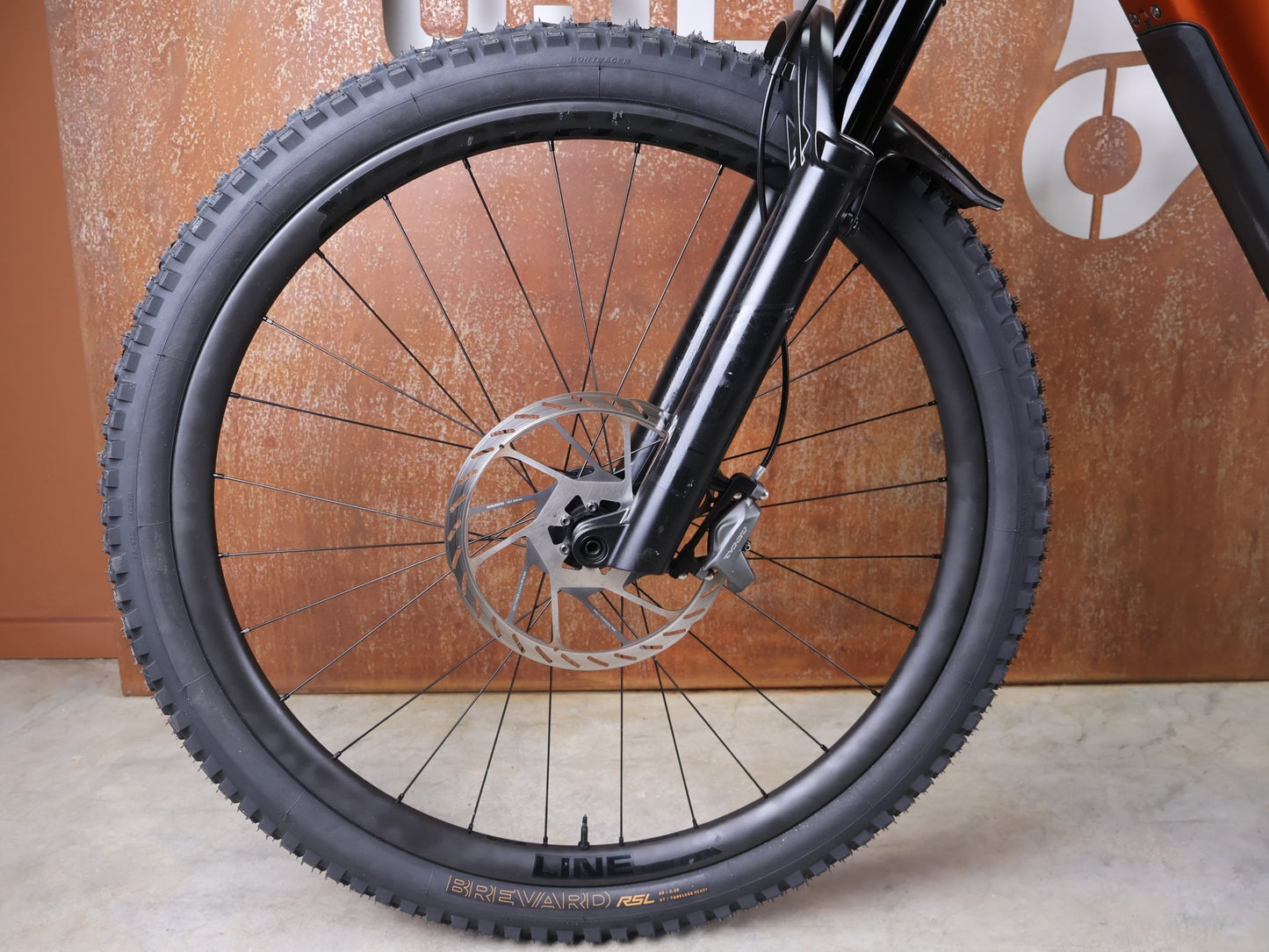 E - Mountainbike von Trek, TREK RAIL+ 9.8 GX AXS T - TYPE GEN 5 / PENNYFLAKE / XL vor USEDBIKES - OB.DE Hintergrund