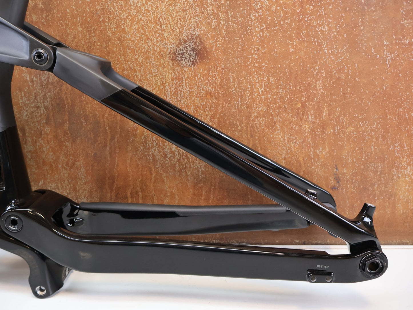 Zubehör von Trek, TREK RAIL C GEN 1 CARBON ERSATZRAHMEN M / E-MTB FRAME SET OCLV vor USEDBIKES-OB.DE Hintergrund