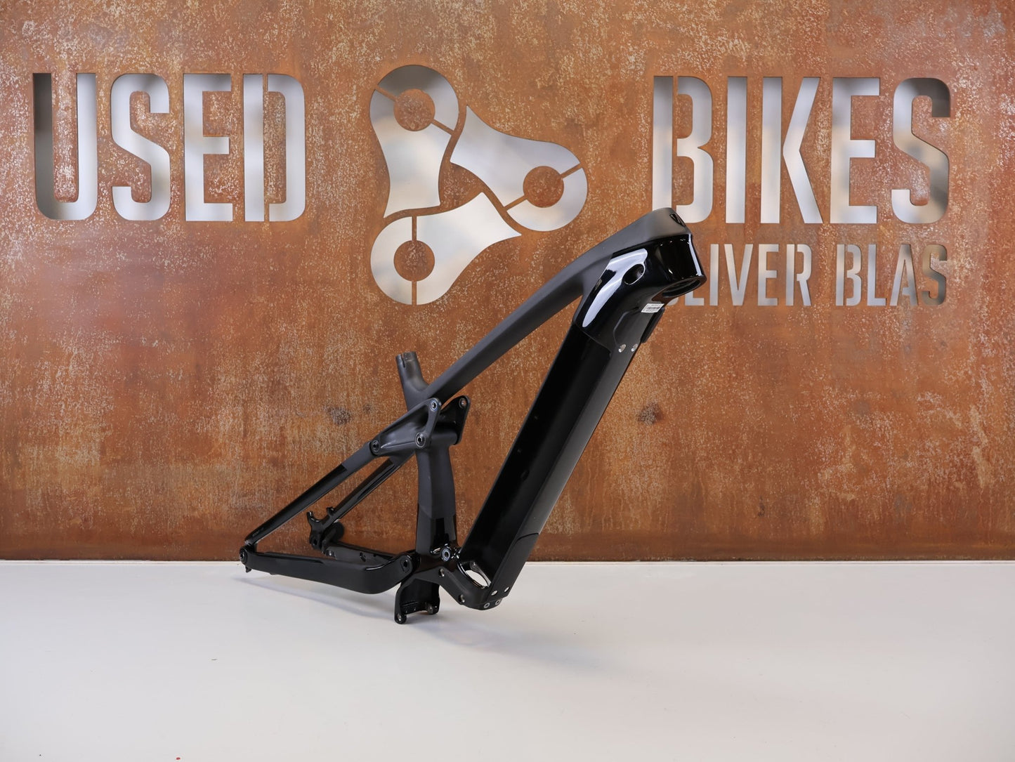 Zubehör von Trek, TREK RAIL C GEN 1 CARBON ERSATZRAHMEN M / E-MTB FRAME SET OCLV vor USEDBIKES-OB.DE Hintergrund
