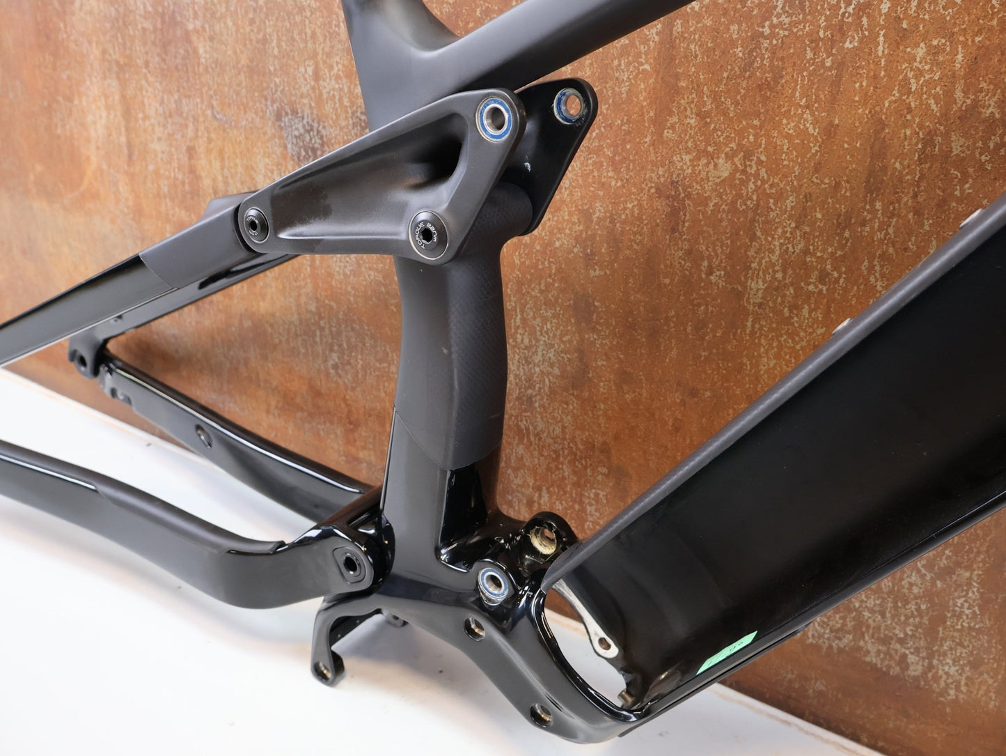 Zubehör von Trek, TREK RAIL C GEN 1 CARBON ERSATZRAHMEN M / E-MTB FRAME SET OCLV vor USEDBIKES-OB.DE Hintergrund