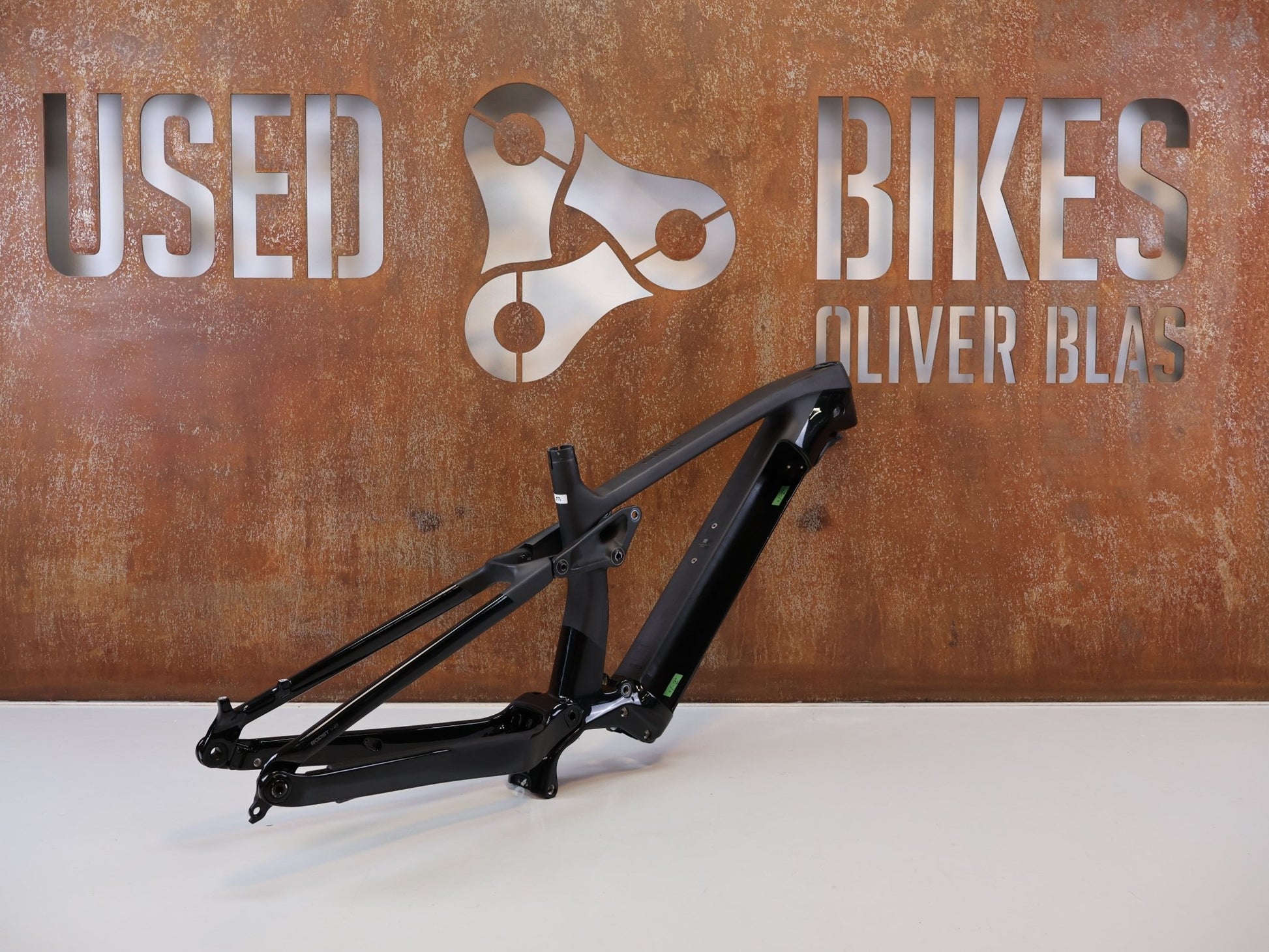 Zubehör von Trek, TREK RAIL C GEN 1 CARBON ERSATZRAHMEN M / E-MTB FRAME SET OCLV vor USEDBIKES-OB.DE Hintergrund