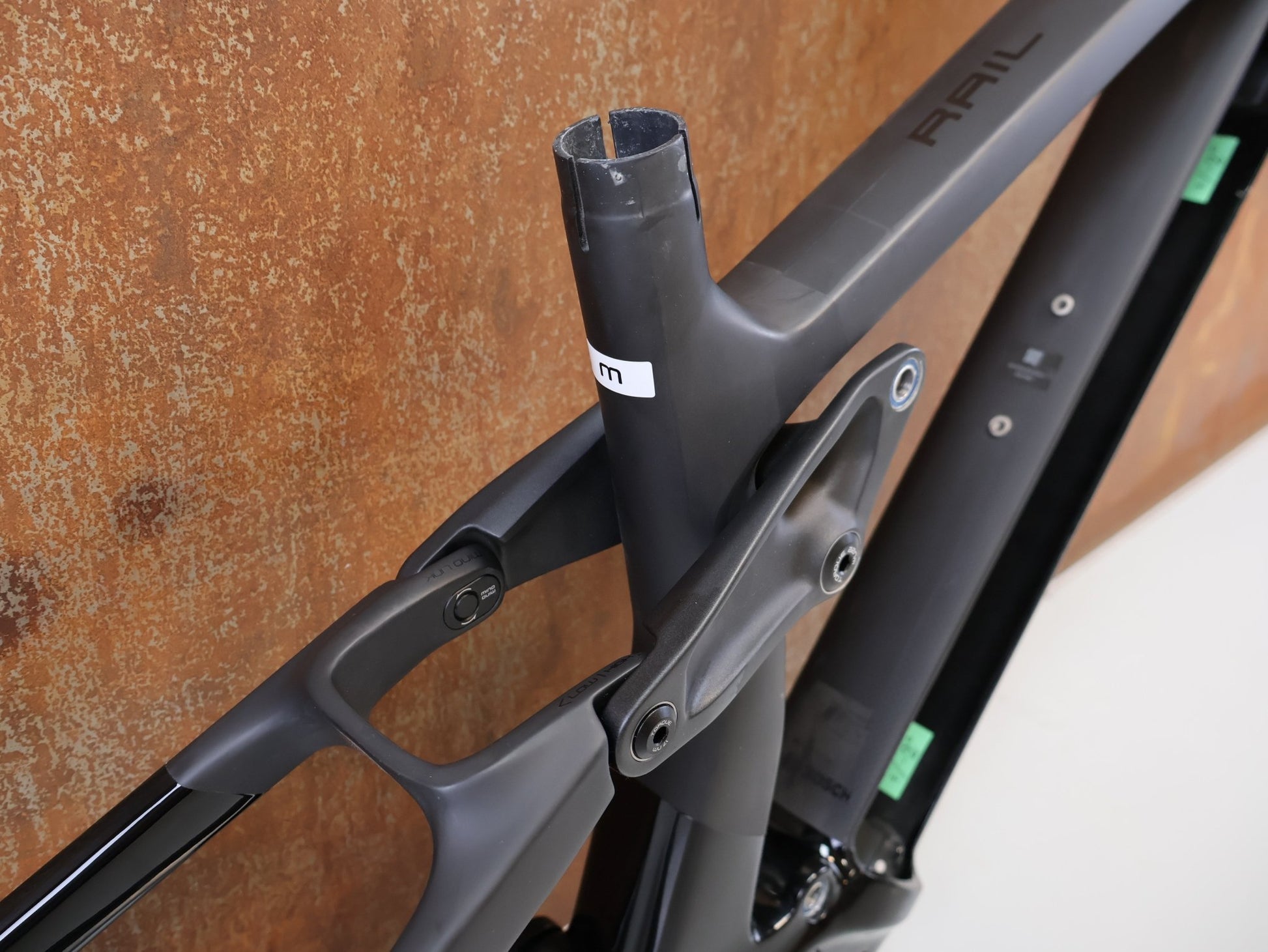 Zubehör von Trek, TREK RAIL C GEN 1 CARBON ERSATZRAHMEN M / E-MTB FRAME SET OCLV vor USEDBIKES-OB.DE Hintergrund