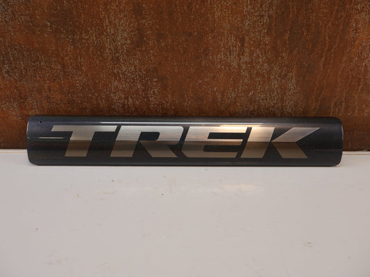 Zubehör von Trek, TREK RAIL CARBON AKKU-COVER 750WH / BOSCH SMART SYSTEM BATTERY SHIELD vor USEDBIKES-OB.DE Hintergrund