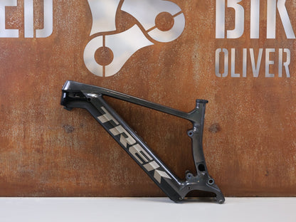 Zubehör von Trek, TREK RAIL CARBON HAUPTRAHMEN M / PRISMATIC PEARL LIGHT GREY 2022-2023 vor USEDBIKES-OB.DE Hintergrund