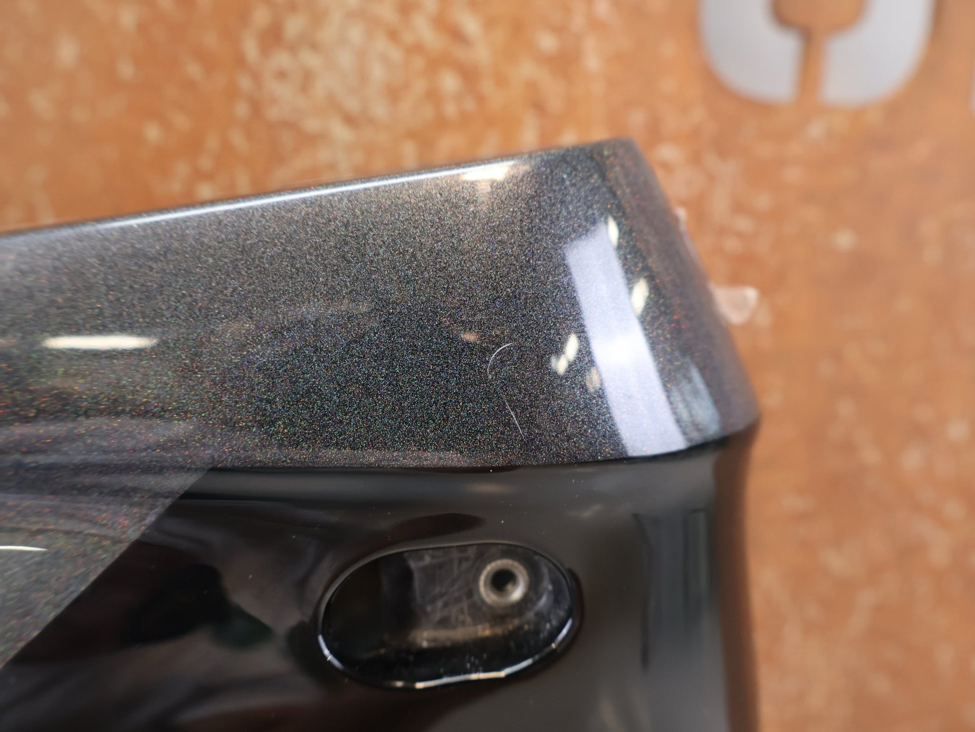 Zubehör von Trek, TREK RAIL CARBON HAUPTRAHMEN M / PRISMATIC PEARL LIGHT GREY 2022-2023 vor USEDBIKES-OB.DE Hintergrund
