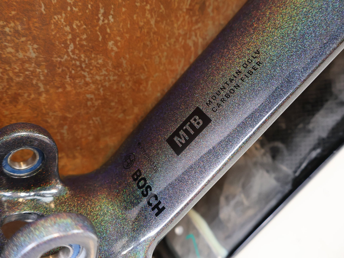 Zubehör von Trek, TREK RAIL CARBON HAUPTRAHMEN M / PRISMATIC PEARL LIGHT GREY 2022-2023 vor USEDBIKES-OB.DE Hintergrund