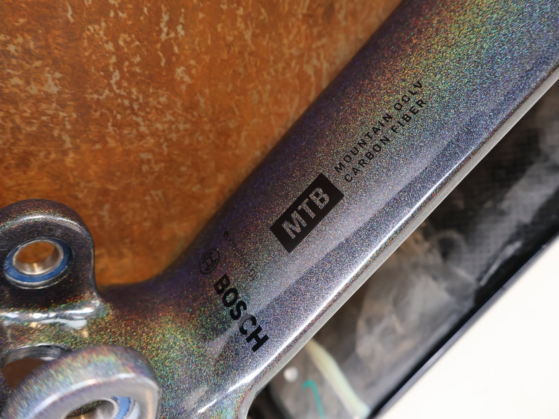 Zubehör von Trek, TREK RAIL CARBON HAUPTRAHMEN M / PRISMATIC PEARL LIGHT GREY 2022-2023 vor USEDBIKES-OB.DE Hintergrund