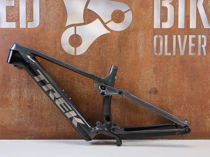 Zubehör von Trek, TREK RAIL CARBON RAHMENSET L / PRISMATIC PEARL LIGHT GREY 2022-2023 vor USEDBIKES-OB.DE Hintergrund