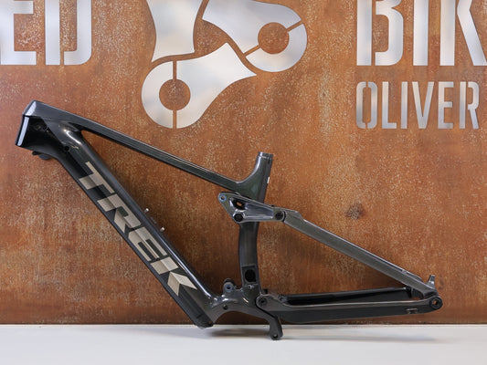 Zubehör von Trek, TREK RAIL CARBON RAHMENSET L / PRISMATIC PEARL LIGHT GREY 2022-2023 vor USEDBIKES-OB.DE Hintergrund