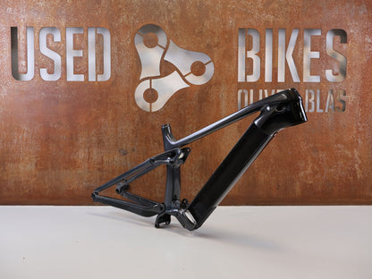 Zubehör von Trek, TREK RAIL CARBON RAHMENSET L / PRISMATIC PEARL LIGHT GREY 2022-2023 vor USEDBIKES-OB.DE Hintergrund