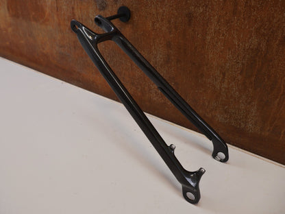 Zubehör von Trek, TREK RAIL CARBON SITZSTREBE / 2020-2023 E-MTB REAR SEATSTAY PRISMATIC vor USEDBIKES-OB.DE Hintergrund