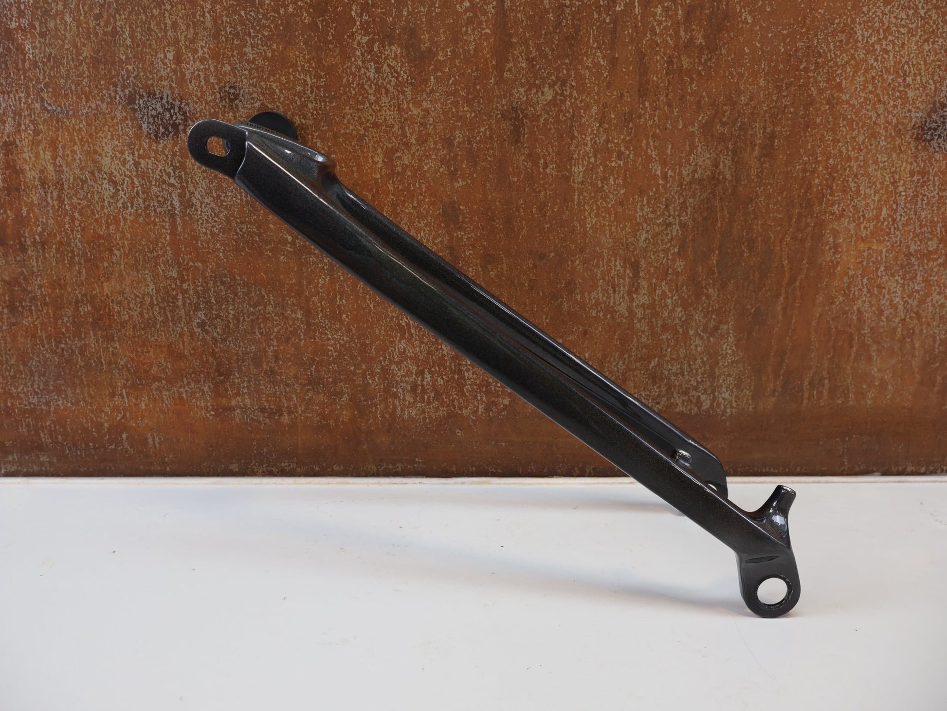 Zubehör von Trek, TREK RAIL CARBON SITZSTREBE / 2020-2023 E-MTB REAR SEATSTAY PRISMATIC vor USEDBIKES-OB.DE Hintergrund