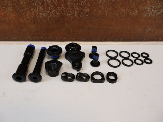 Zubehör von Trek, TREK RAIL HINTERBAU SCHRAUBEN KIT / REAR FRAME PIVOT HARDWARE 2020-2023 vor USEDBIKES-OB.DE Hintergrund