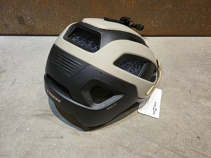 Helme von Trek, TREK RALLY WAVECEL FAHRRADHELM / CHINCHILLA BLACK vor USEDBIKES - OB.DE Hintergrund