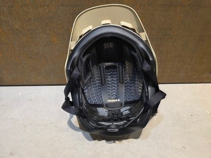 Helme von Trek, TREK RALLY WAVECEL FAHRRADHELM / CHINCHILLA BLACK vor USEDBIKES - OB.DE Hintergrund