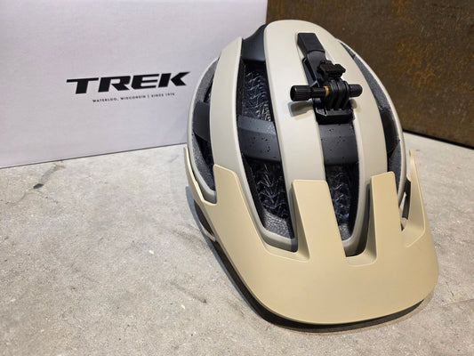 Helme von Trek, TREK RALLY WAVECEL FAHRRADHELM / CHINCHILLA BLACK vor USEDBIKES - OB.DE Hintergrund