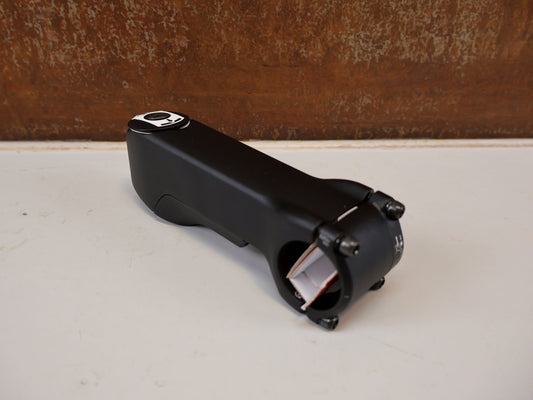 Vorbau von Bontrager, TREK RCS PRO BLENDR / ALU VORBAU / 120MM / 31.8 MM / -7 GRAD / INTEGRATED vor USEDBIKES-OB.DE Hintergrund
