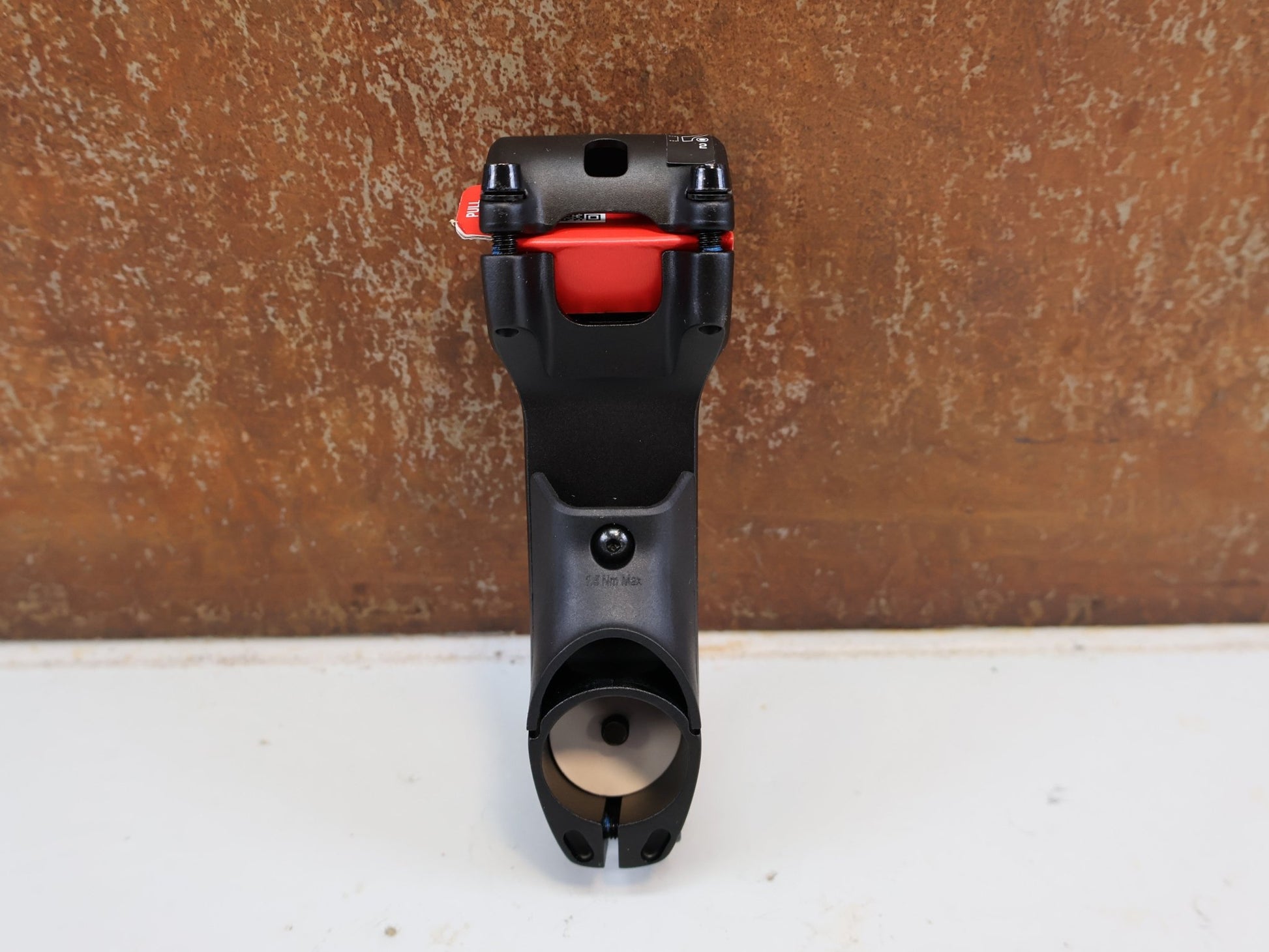 Vorbau von Bontrager, TREK RCS PRO BLENDR / ALU VORBAU / 31.8 MM / -7 GRAD / INTEGRATED vor USEDBIKES-OB.DE Hintergrund