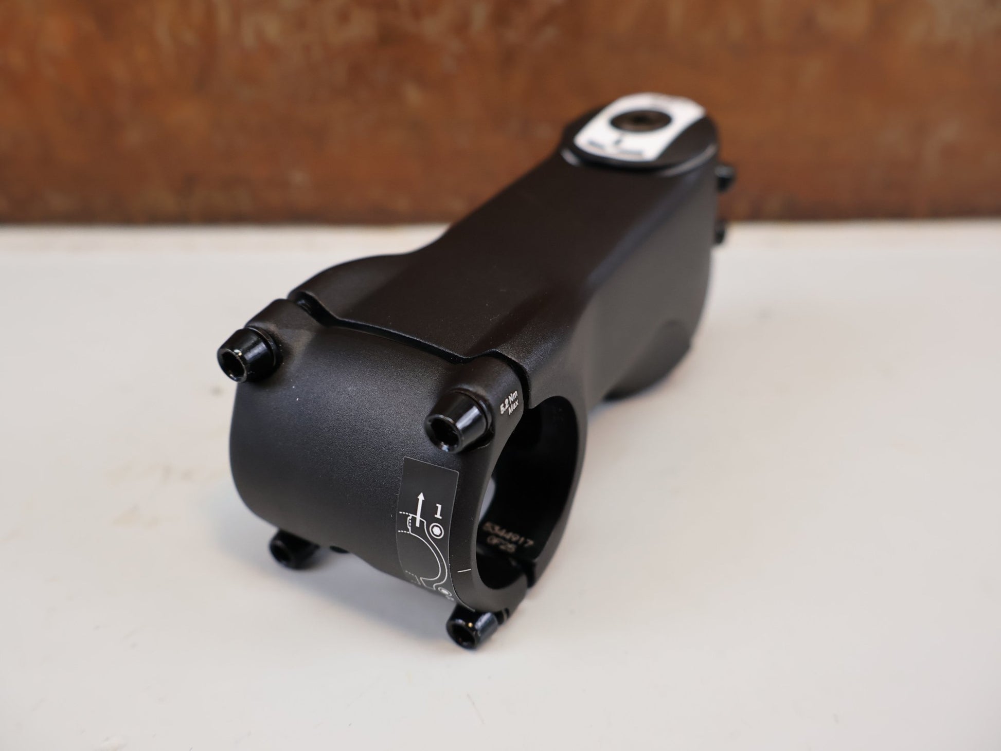 Vorbau von Bontrager, TREK RCS PRO BLENDR / ALU VORBAU / 31.8 MM / 7 GRAD / INTEGRATED vor USEDBIKES-OB.DE Hintergrund