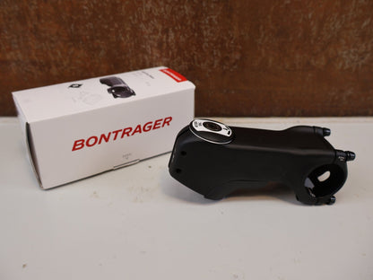 Vorbau von Bontrager, TREK RCS PRO BLENDR / ALU VORBAU / 31.8 MM / 7 GRAD / INTEGRATED vor USEDBIKES-OB.DE Hintergrund