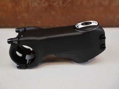 Vorbau von Bontrager, TREK RCS PRO BLENDR / ALU VORBAU / 31.8 MM / 7 GRAD / INTEGRATED vor USEDBIKES-OB.DE Hintergrund