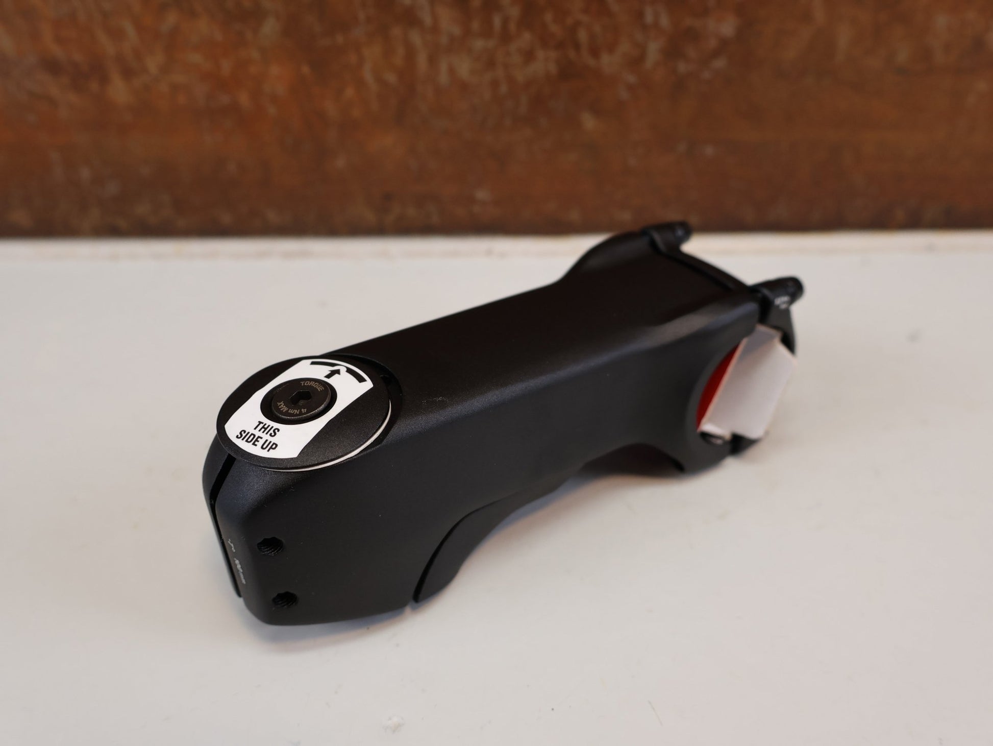 Vorbau von Bontrager, TREK RCS PRO BLENDR / ALU VORBAU / 31.8 MM / -7 GRAD / INTEGRATED vor USEDBIKES-OB.DE Hintergrund