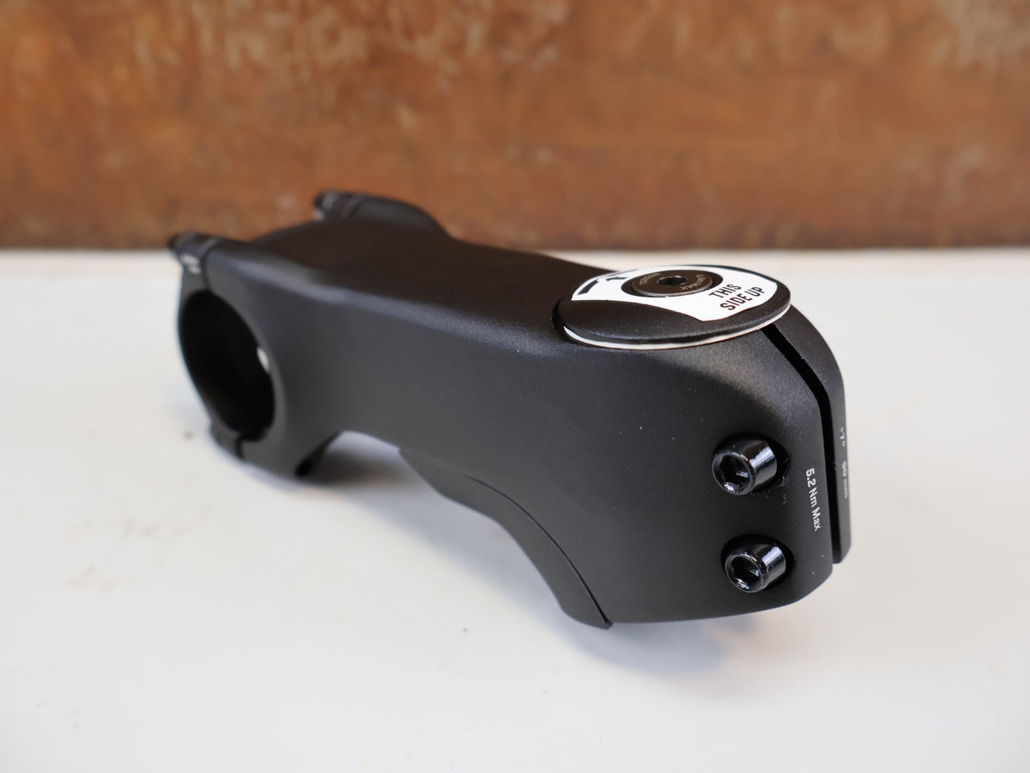 Vorbau von Bontrager, TREK RCS PRO BLENDR / ALU VORBAU / 31.8 MM / 7 GRAD / INTEGRATED vor USEDBIKES-OB.DE Hintergrund