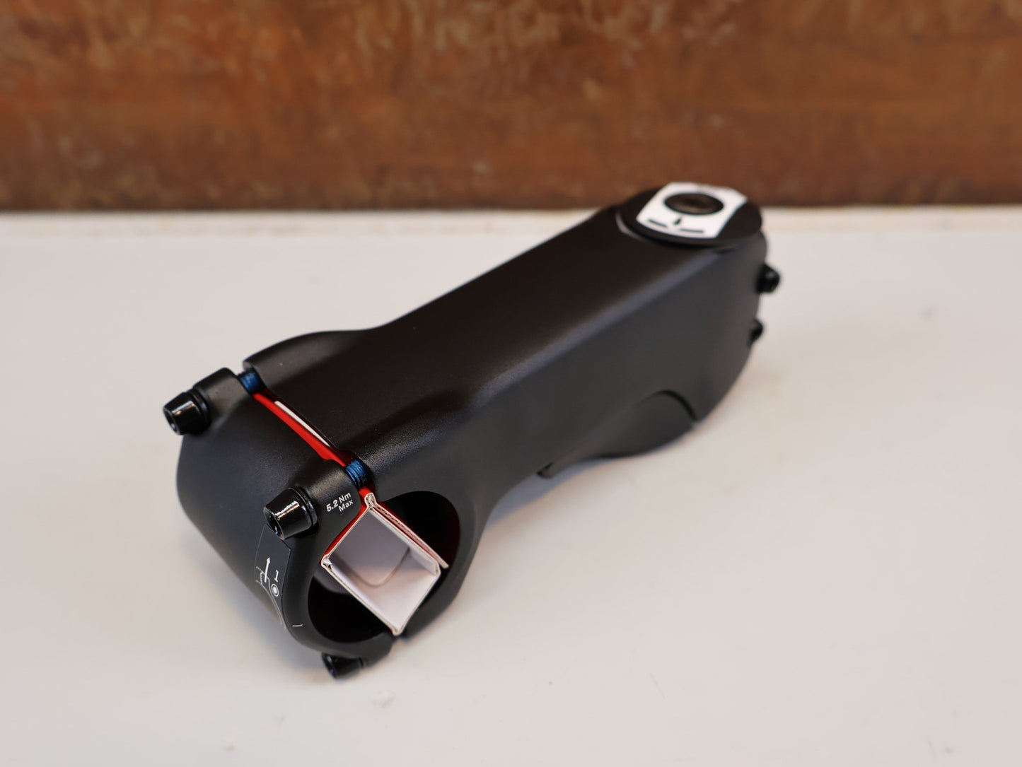 Vorbau von Bontrager, TREK RCS PRO BLENDR / ALU VORBAU / 31.8 MM / -7 GRAD / INTEGRATED vor USEDBIKES-OB.DE Hintergrund
