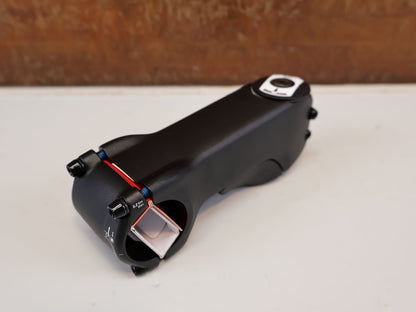 Vorbau von Bontrager, TREK RCS PRO BLENDR / ALU VORBAU / 31.8 MM / -7 GRAD / INTEGRATED vor USEDBIKES-OB.DE Hintergrund
