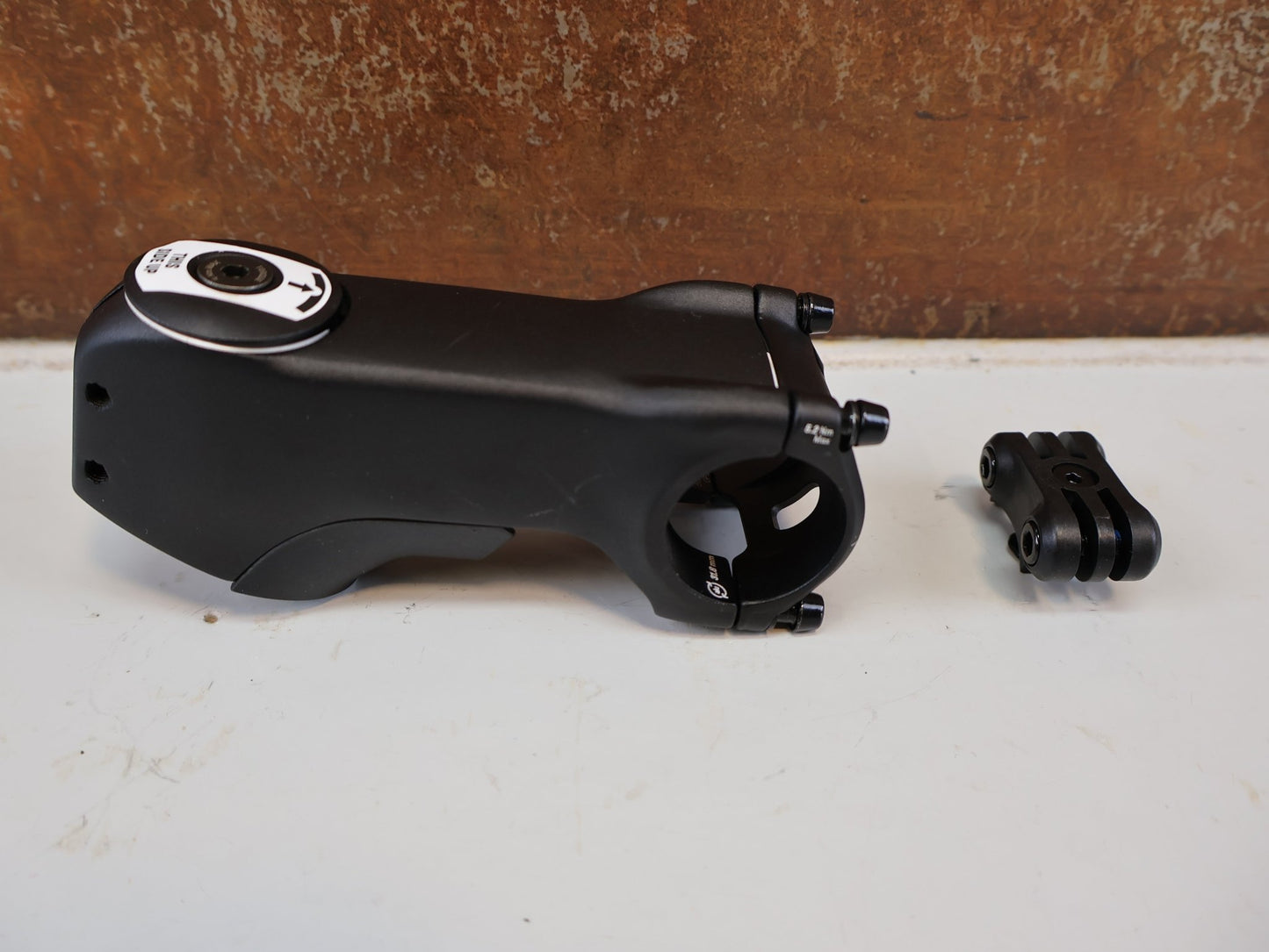 Vorbau von Bontrager, TREK RCS PRO BLENDR / ALU VORBAU / 31.8 MM / 7 GRAD / INTEGRATED vor USEDBIKES-OB.DE Hintergrund