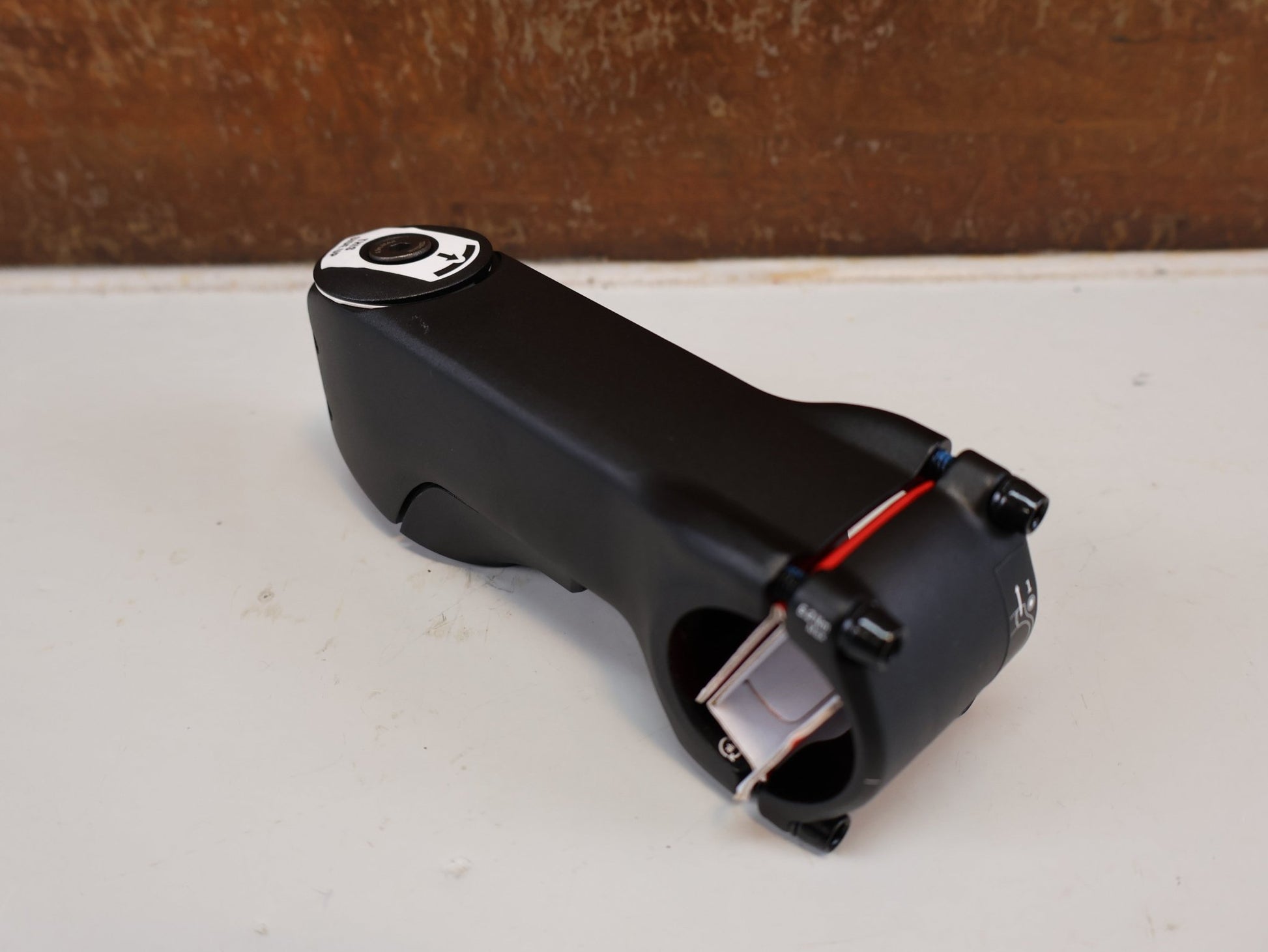 Vorbau von Bontrager, TREK RCS PRO BLENDR / ALU VORBAU / 31.8 MM / -7 GRAD / INTEGRATED vor USEDBIKES-OB.DE Hintergrund