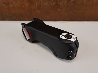 Vorbau von Bontrager, TREK RCS PRO BLENDR / ALU VORBAU / 31.8 MM / -7 GRAD / INTEGRATED vor USEDBIKES-OB.DE Hintergrund