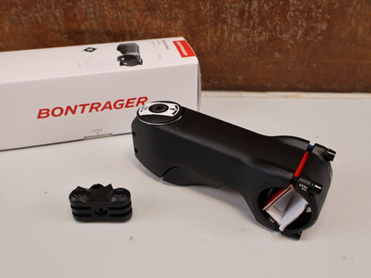 Vorbau von Bontrager, TREK RCS PRO BLENDR / ALU VORBAU / 31.8 MM / -7 GRAD / INTEGRATED vor USEDBIKES-OB.DE Hintergrund